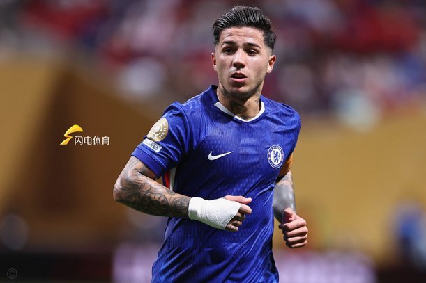 内托右路传中，恩佐禁区内头槌破门！切尔西取得领先！