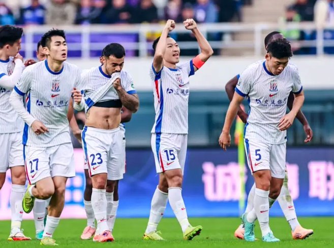 特谢拉助攻造点，吴曦冷静点射破僵，申花1-0胜河南