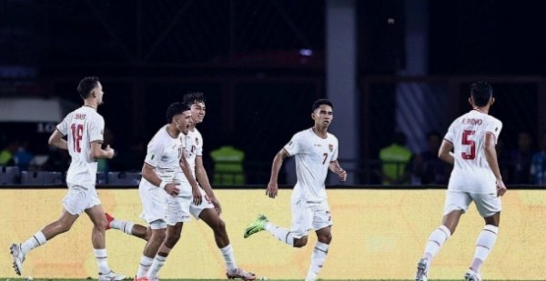 万项：对印尼踢得很乱，踢日本队被换下时以为要回家了